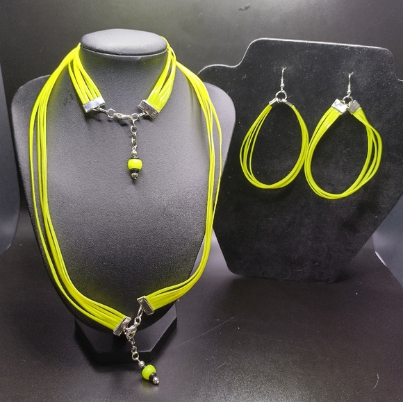 GLOW NECKLACE - Picture 2 of 13